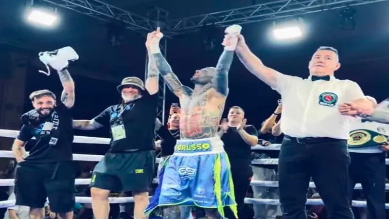 Alessio Lorusso batte Alex Santiago e vede il mondiale: impresa a Cologno Monzese