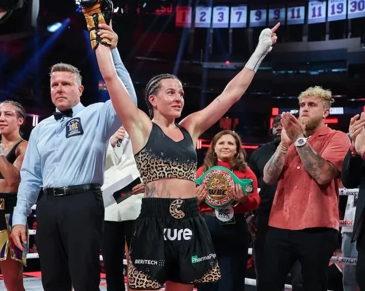 Chantelle Cameron upsets Mikaela Mayer; Caroline Dubois marches on