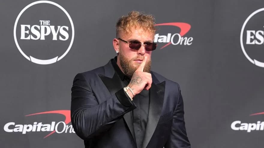 Crowd goes mild Jake Paul trolls KSI over humiliating retirement promo