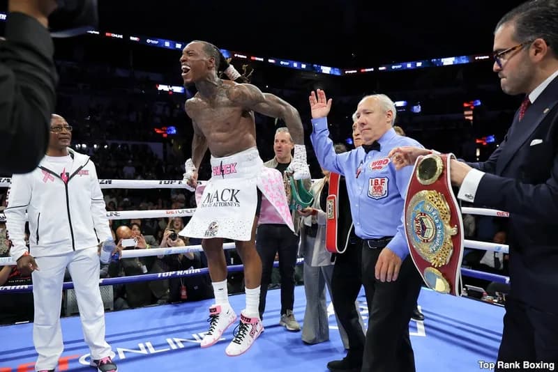 Bob Arum Had Emanuel Navarrete Ahead Against OShaquie Foster