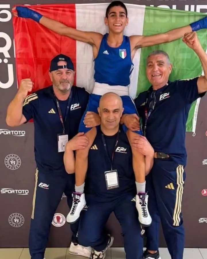 Un’altra vittoria per l’Italia pugilistica. Un’altra medaglia che brilla sul tetto d’Eu...
