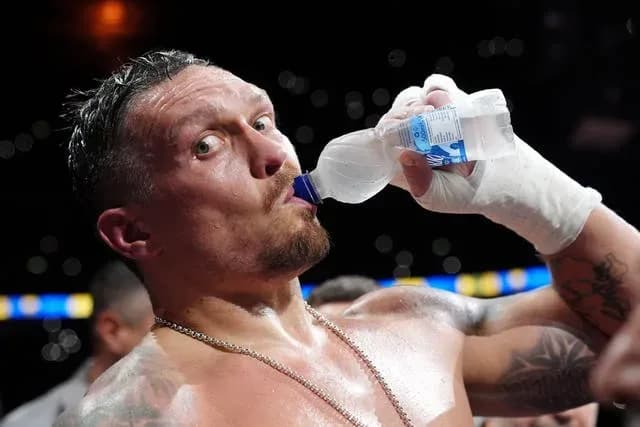 Oleksandr Usyk sfida a Jake Paul