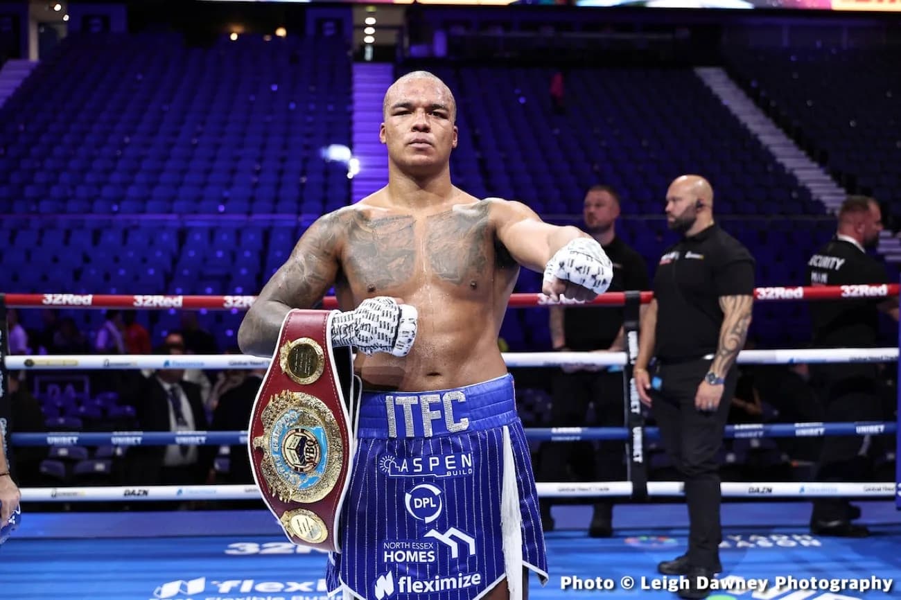 Tyson Fury Approva Stop Arbitro: Parker-Wardley Round 11