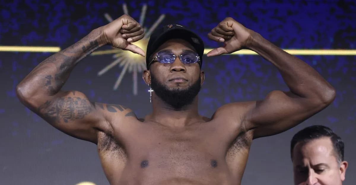 Carlos Adames vs Gerome Warburton reportedly headlines November 14th Zuffa Boxing